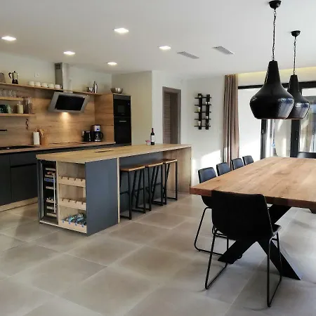 Vinomore Villa Tar-Vabriga