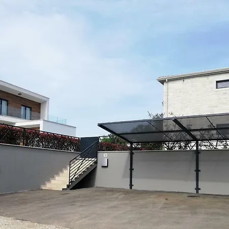Vinomore Villa *